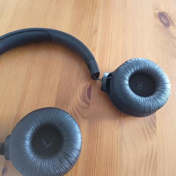 JBL Taç Şeklindeki Kulaklığımız Birkaç Kere Kullanımdan Sonra Kırıldı