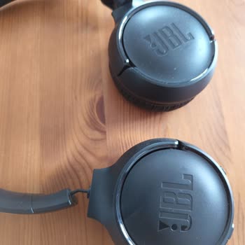 JBL Taç Şeklindeki Kulaklığımız Birkaç Kere Kullanımdan Sonra Kırıldı