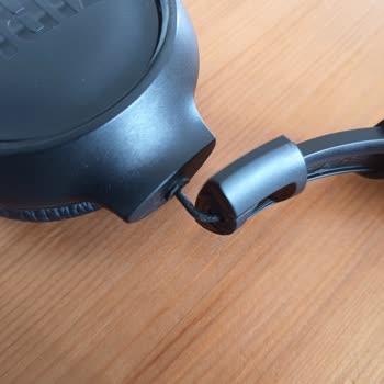 JBL Taç Şeklindeki Kulaklığımız Birkaç Kere Kullanımdan Sonra Kırıldı