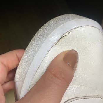 Deichmann Adidas Ayakkabı Kalitesinden Şüphem Var Yırtılma Ve Kırılma