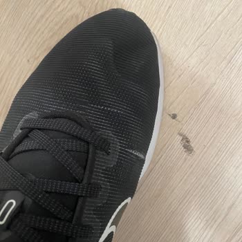 Deichmann Ayakkabıda Yırtık Var