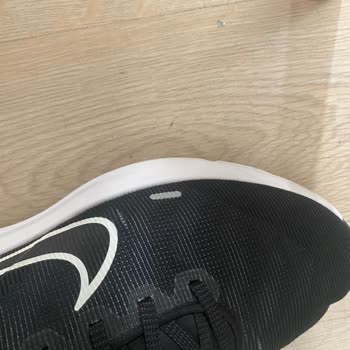 Deichmann Ayakkabıda Yırtık Var