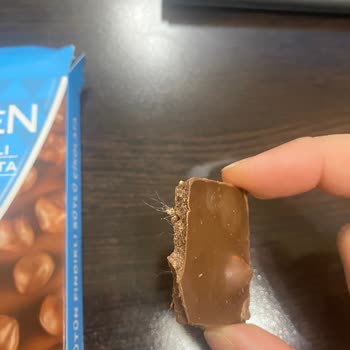 Şok Market Çikolata Tüy Çıkması
