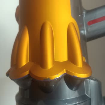 2 Aylık Dyson V12 Süpürgem Soyulup, Aşındı.