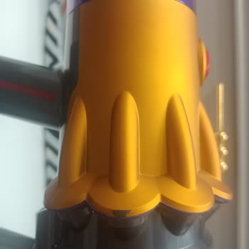 2 Aylık Dyson V12 Süpürgem Soyulup, Aşındı.