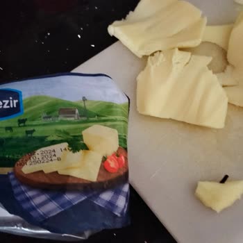 Binvezir Peynir BİM Kaşar Peyniri İçinden Plastik Çıktı