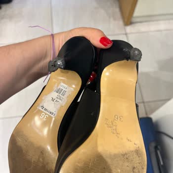 La Scada Mini Topuklu- İki Saatte Topuğu Yırtıldı