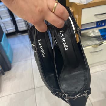 La Scada Mini Topuklu- İki Saatte Topuğu Yırtıldı