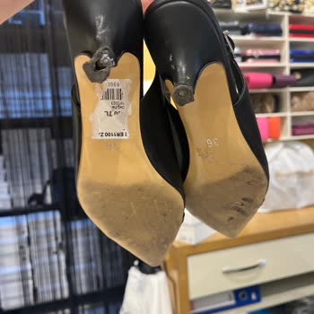 La Scada Mini Topuklu- İki Saatte Topuğu Yırtıldı