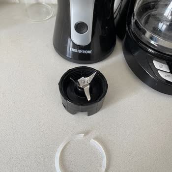 English Home Kişisel Blenderın Sızdırmazlık Contası Koptu.