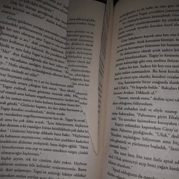 Bkmkitap Kitap Sayfaları Boydan Yırtık