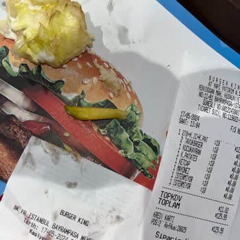 Burger King Burgerin İçinden Çıkan Kıkırdak Ve Patatesin Bozuk Olması