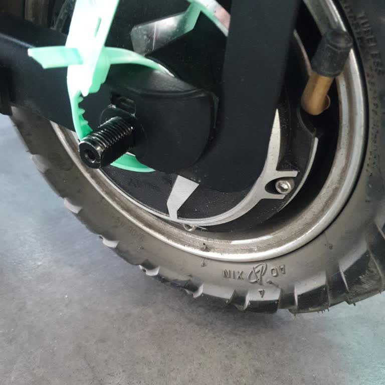 Onvo Arka Teker Saplama Vidası