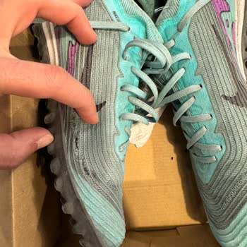 Nike Halı Saha Ayakkabısı Kumaşında Açılma