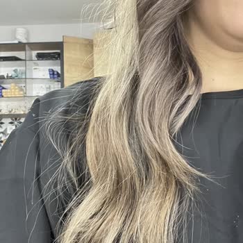 Beyaz Köşk Coiffeur (Ersin Pekdemir) Kuaförler Odasına Şikayet Edin!