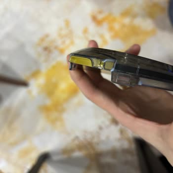 PHILIPS Ev Aletleri Philips Aqua Plus 8000 Şarjlı Dikey Süpürge Haznesinde Deformeler Var