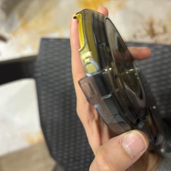 PHILIPS Ev Aletleri Philips Aqua Plus 8000 Şarjlı Dikey Süpürge Haznesinde Deformeler Var