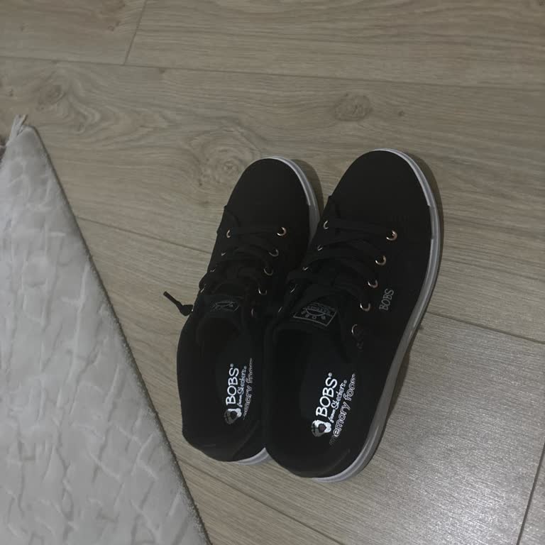 Skechers O Kadar Para Verip Aldığım Ayakkabı Ayağımı Yara Yaptı.