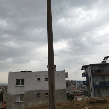 Gediz Elektrik Perakende Okul Yolunda Ölüm Tehlikesi