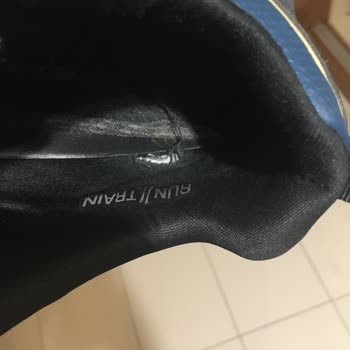 Skechers 3400 Ayakkabıda Kısa Sürede Topuk Kısmında Delinmeler Oldu.