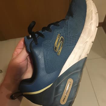 Skechers 3400 Ayakkabıda Kısa Sürede Topuk Kısmında Delinmeler Oldu.