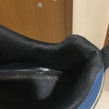 Skechers 3400 Ayakkabıda Kısa Sürede Topuk Kısmında Delinmeler Oldu.
