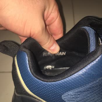 Skechers 3400 Ayakkabıda Kısa Sürede Topuk Kısmında Delinmeler Oldu.