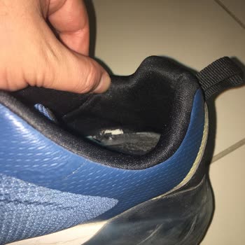 Skechers 3400 Ayakkabıda Kısa Sürede Topuk Kısmında Delinmeler Oldu.