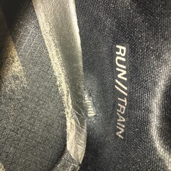 Skechers 3400 Ayakkabıda Kısa Sürede Topuk Kısmında Delinmeler Oldu.