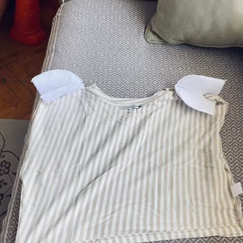 Purple By Banu T-shirt Olarak Görünümlü Crop Geldi.