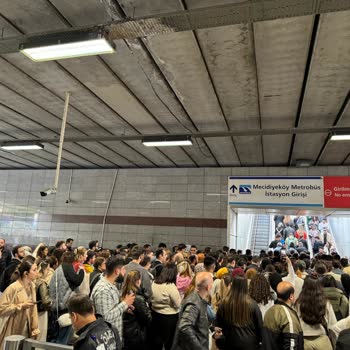 Mecidiyeköy Metrobüs Durağında Yürüyen Merdivenlerin Arızası Yaşamı Olumsuz Etkiliyor