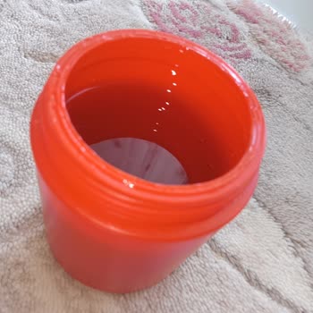 Sesu Ilık Ağda Tüyleri Almıyor Ve İnsanın Tenine Yapışık Kalıyor