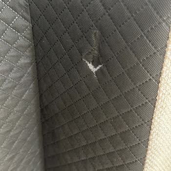 Normod' Dan Kumaşı Yırtılmış Koltuk Geldi.