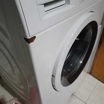Bosch Marka Çamaşır Makinesi Boyası Dökülüyor