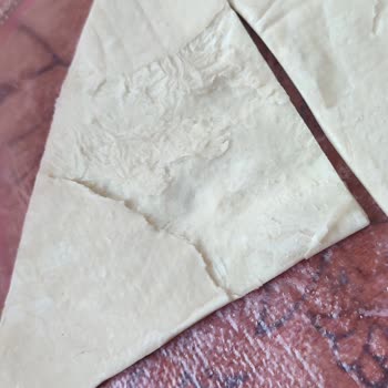 Superfresh Milföy Hamurunun İçinden Plastik Naylon Parçası Çıktı