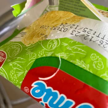 İndomie Şikayet Paketin İçinden Tırnak Çıktı