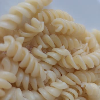 BİM Den Yiyecek Alıp Yemeyin