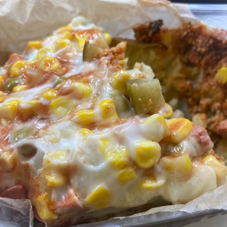 Tarihi Ortaköy Kumpircisi Kuryenin Siniri