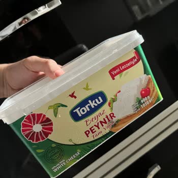 Torku Tam Yağlı Beyaz Peynir İçinden Çıkan Zımba Teli