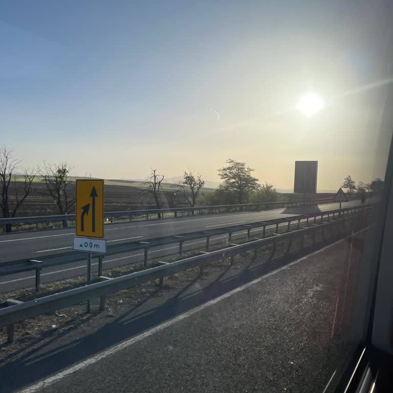 Köksallar Turizm Şehir İçi Minibüsü Gibi Yolcu Alıp Bırakıyor.