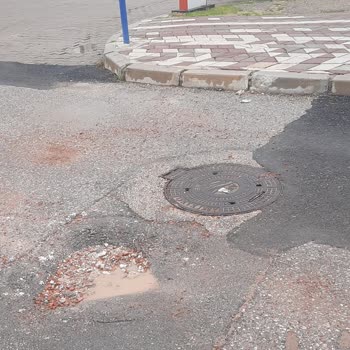 Etimesgut Belediyesi Devlet Mahallesi'ndeki Çukurlar Ve Asfalt Sorunlarına Duyarsızlık