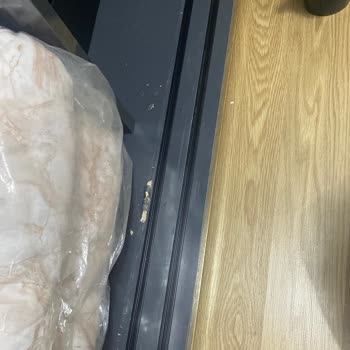 Modalife Gardırobumun Kapakları Defalarca Bozuldu Ve İçindeki Tahtalar Soyuldu