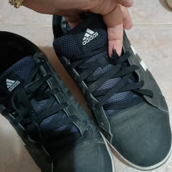 Adidas Spor Ayakkabı Aldık İçleri Döküldü Plastiği Görünüyor