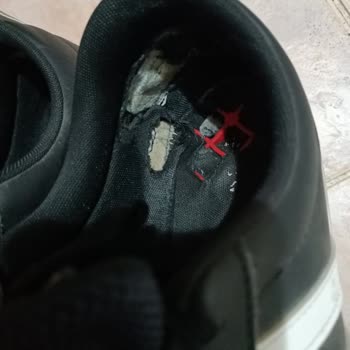 Adidas Spor Ayakkabı Aldık İçleri Döküldü Plastiği Görünüyor