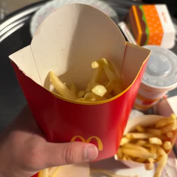 McDonald's Ve Yemeksepeti Eksik Ürün Ve Kırmızı Boya Bulaşmış Patates!
