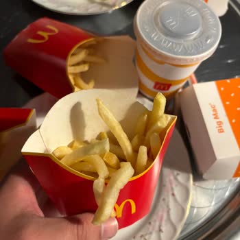 McDonald's Ve Yemeksepeti Eksik Ürün Ve Kırmızı Boya Bulaşmış Patates!