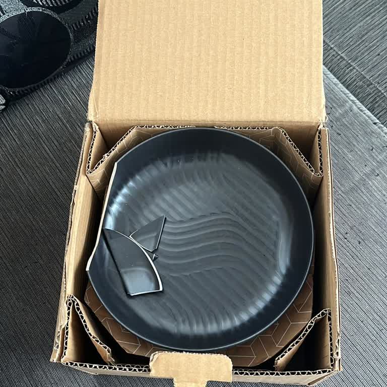 Trendyol Kütahya Porselen 24 Parça Yemek Takımı Satıcı Özensizliği