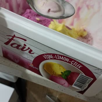 BİM'den Aldığımız Dair Marka Dondurmadan Kıl Çıktı