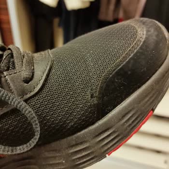 Adidas Ayakkabı 5 Ayda Parçalandı.