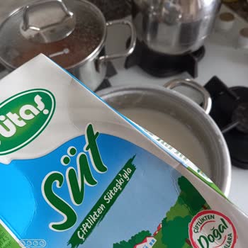 Sütaş Süt İçinden Çıkan Siyah Cisim